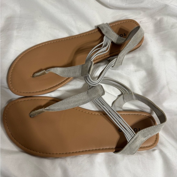 Sandals - Picture 2 of 4
